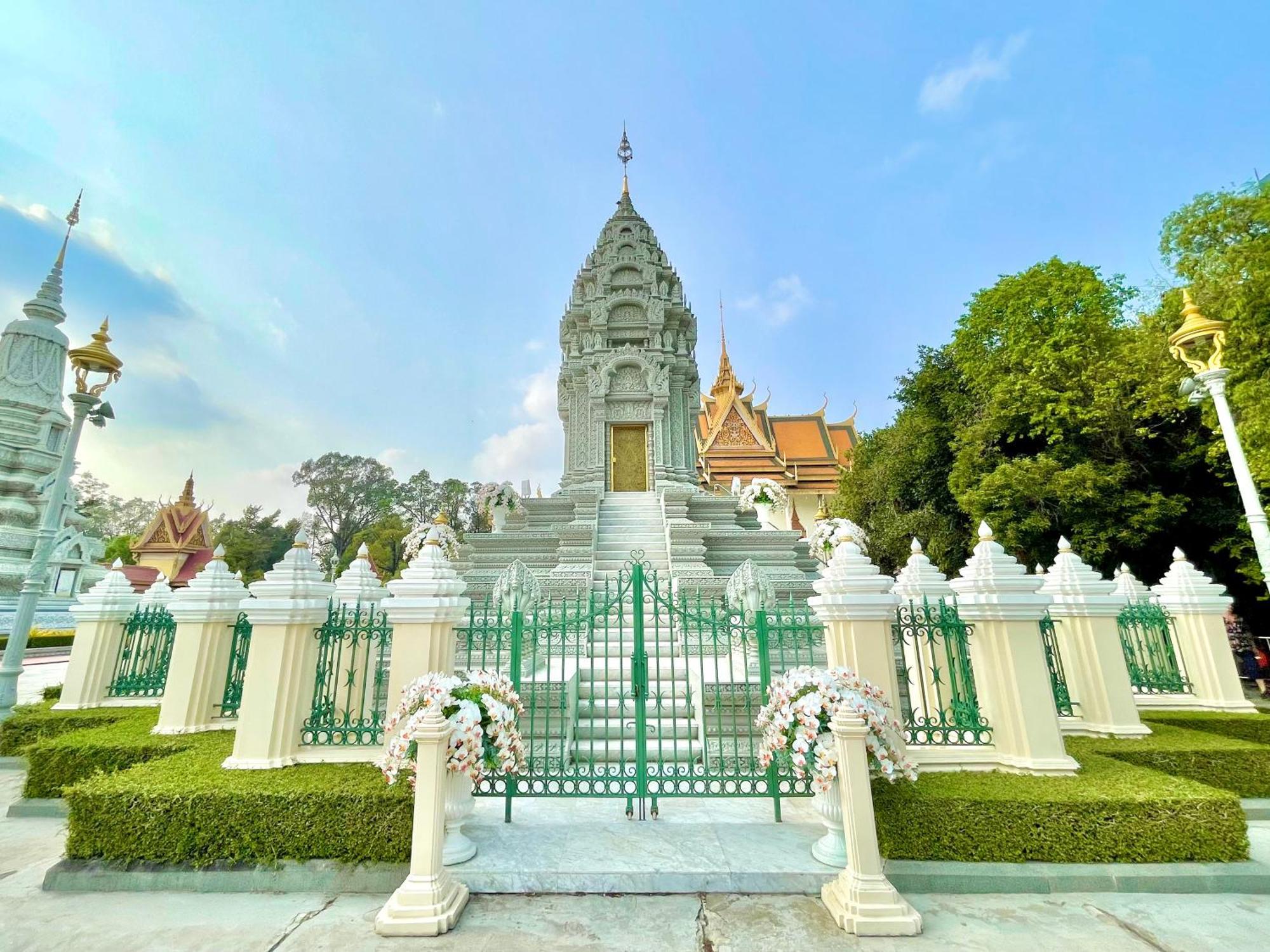 Sky Hotel Central Phnom Penh - Rooms & Apartments Dış mekan fotoğraf