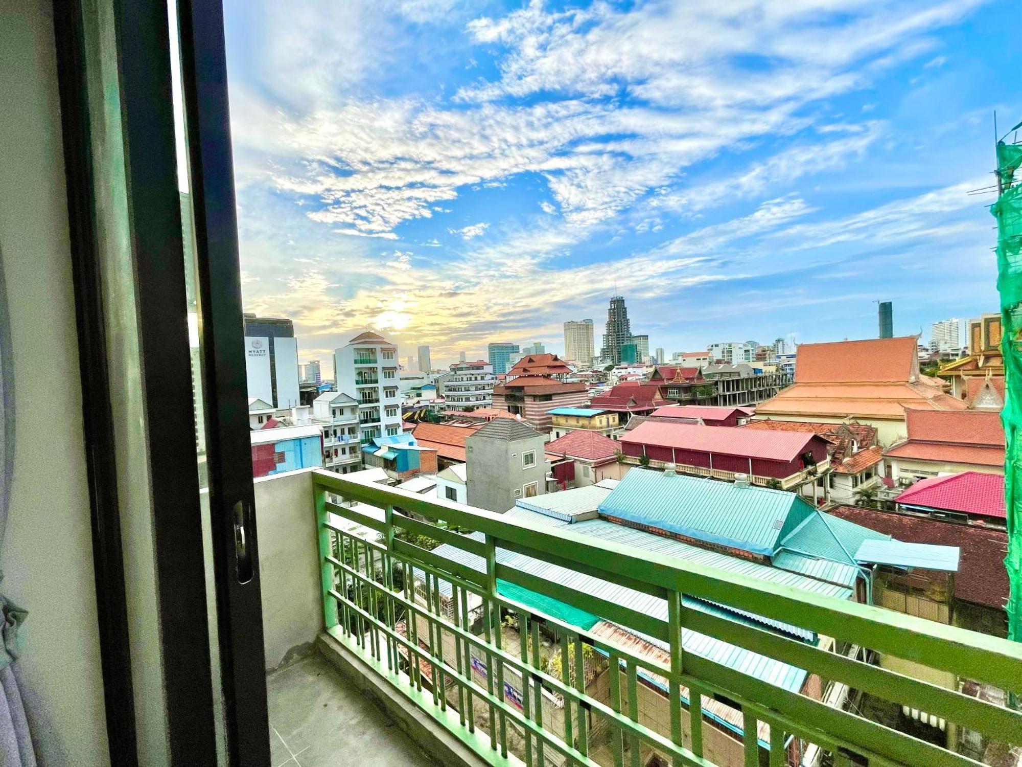 Sky Hotel Central Phnom Penh - Rooms & Apartments Dış mekan fotoğraf