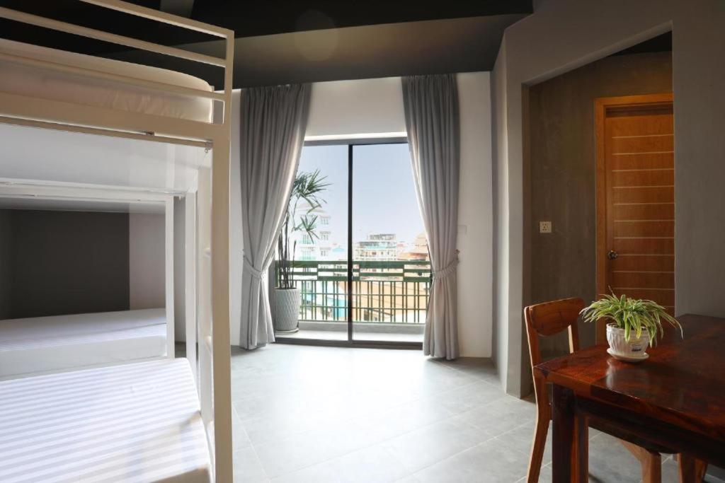 Sky Hotel Central Phnom Penh - Rooms & Apartments Dış mekan fotoğraf