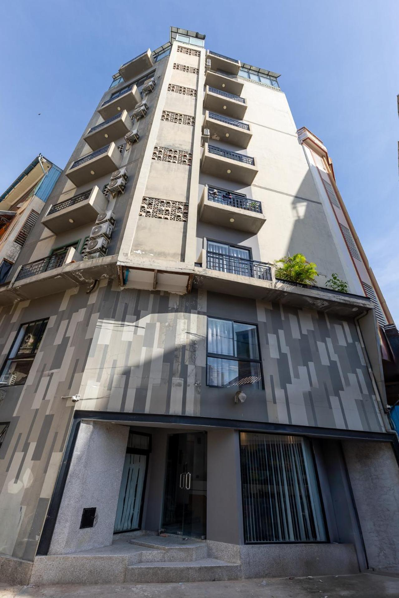 Sky Hotel Central Phnom Penh - Rooms & Apartments Dış mekan fotoğraf