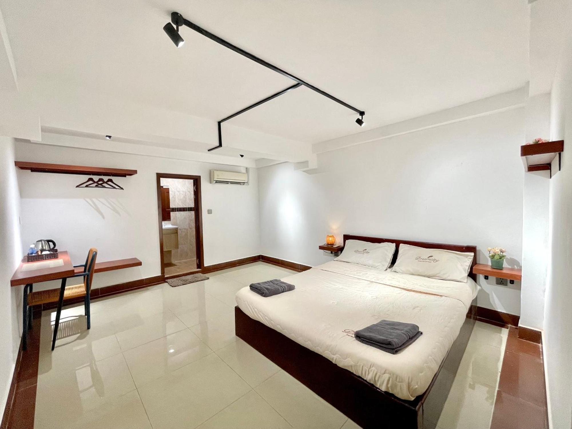 Sky Hotel Central Phnom Penh - Rooms & Apartments Dış mekan fotoğraf
